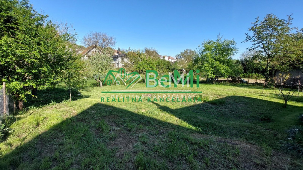 Na predaj rodinný dom s veľkým pozemkom v obci Tesáre