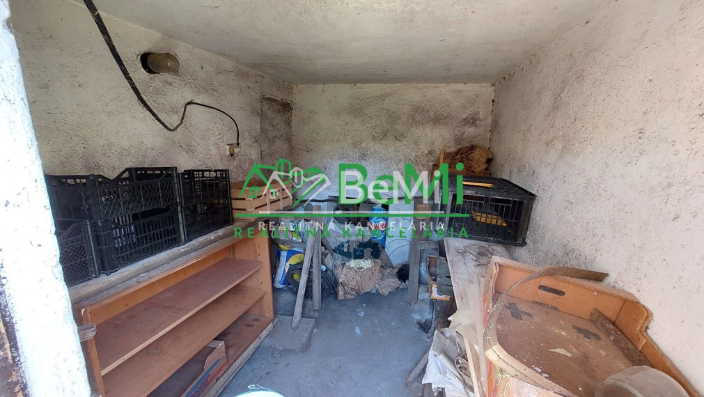 Na predaj rodinný dom s veľkým pozemkom v obci Tesáre