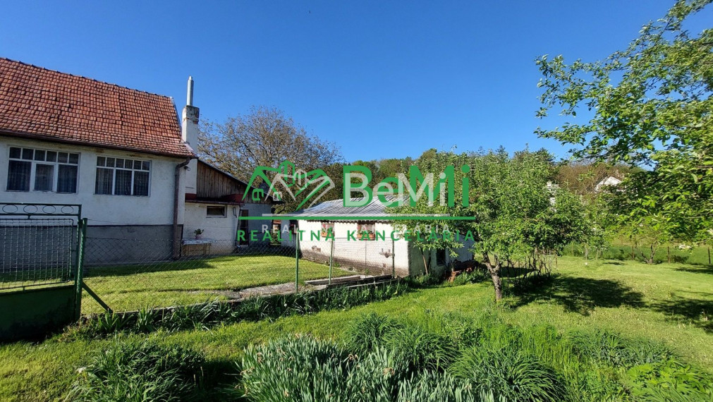 Na predaj rodinný dom s veľkým pozemkom v obci Tesáre