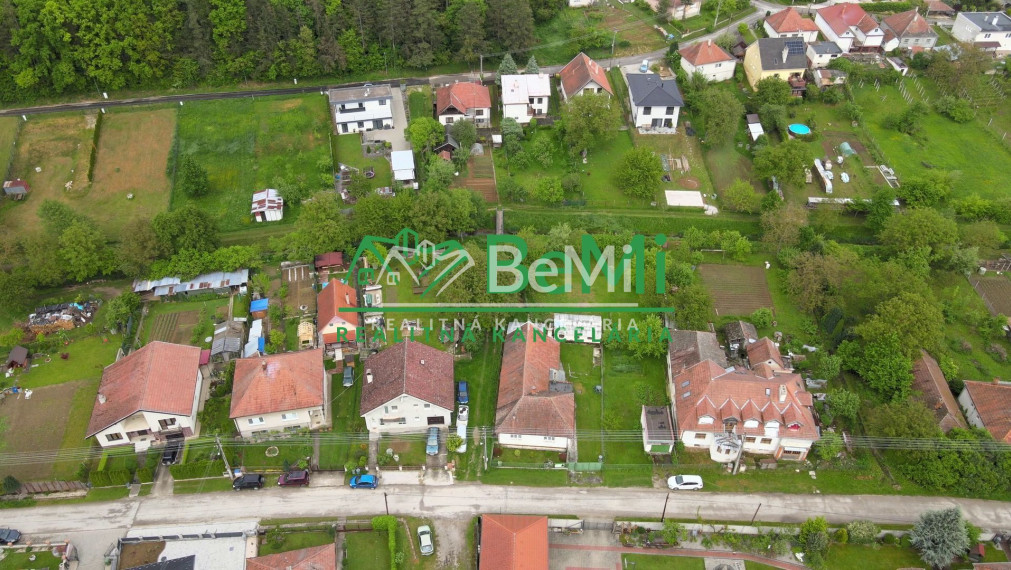 Na predaj rodinný dom s veľkým pozemkom v obci Tesáre