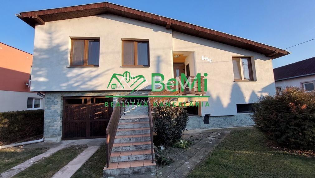 Na predaj rodinný dom s veľkým pozemkom v obci Práznovce