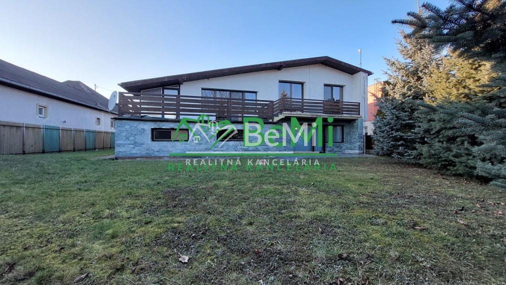 Na predaj rodinný dom s veľkým pozemkom v obci Práznovce