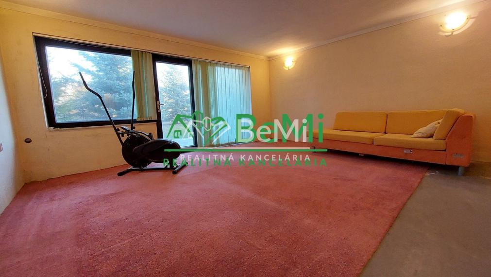 Na predaj rodinný dom s veľkým pozemkom v obci Práznovce