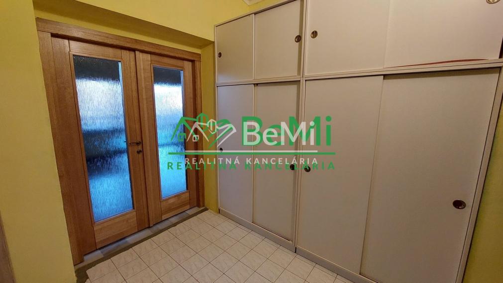 Na predaj rodinný dom s veľkým pozemkom v obci Práznovce