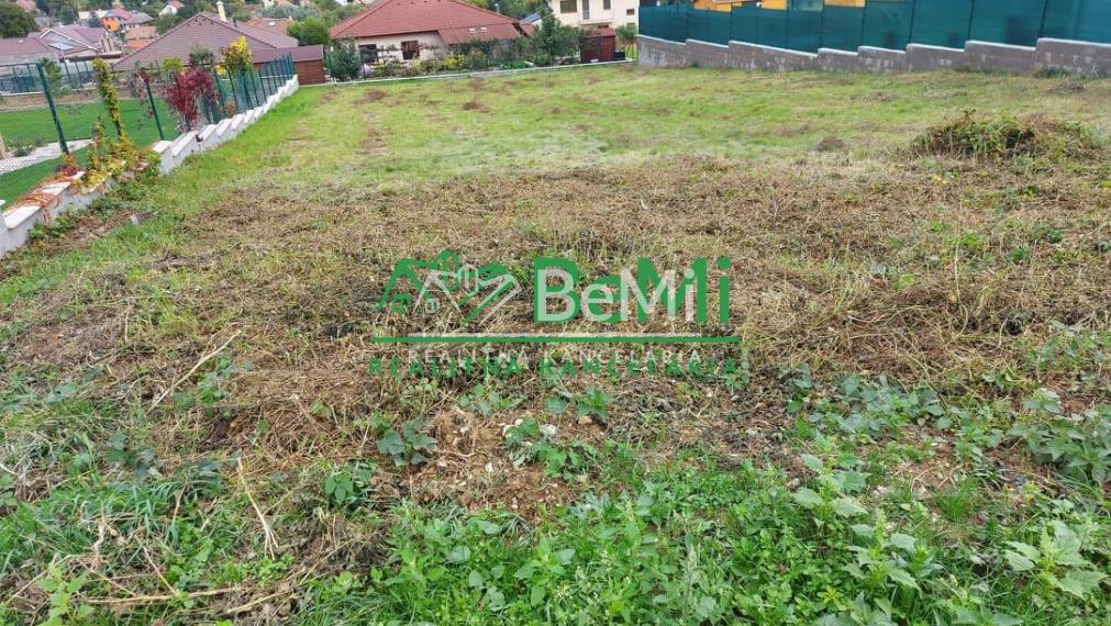 Predaj stavebný  pozemok  Nitra- Malý Lapáš (044-14-ERFa)