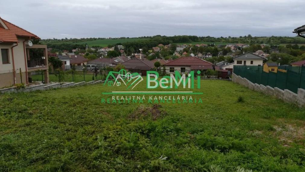 Predaj stavebný  pozemok  Nitra- Malý Lapáš (044-14-ERFa)