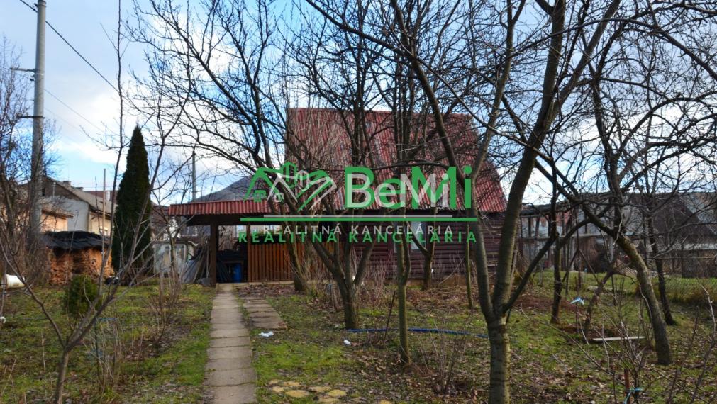 Zrekonštruované dve rodinné domy vedľa seba v obci Jelšava