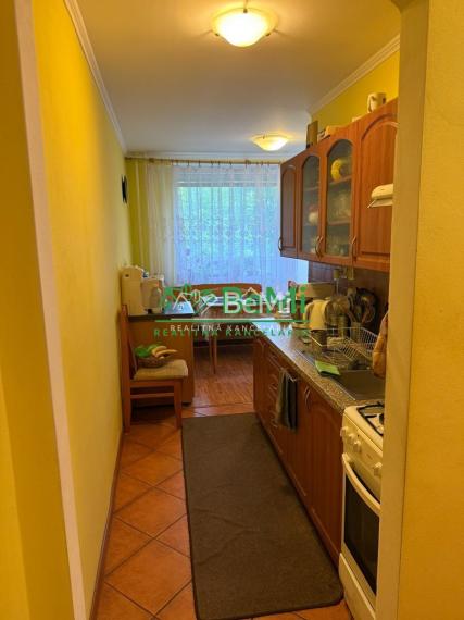 Predaný 3 izbovy byt s logiou na Komenského ulici na predaj