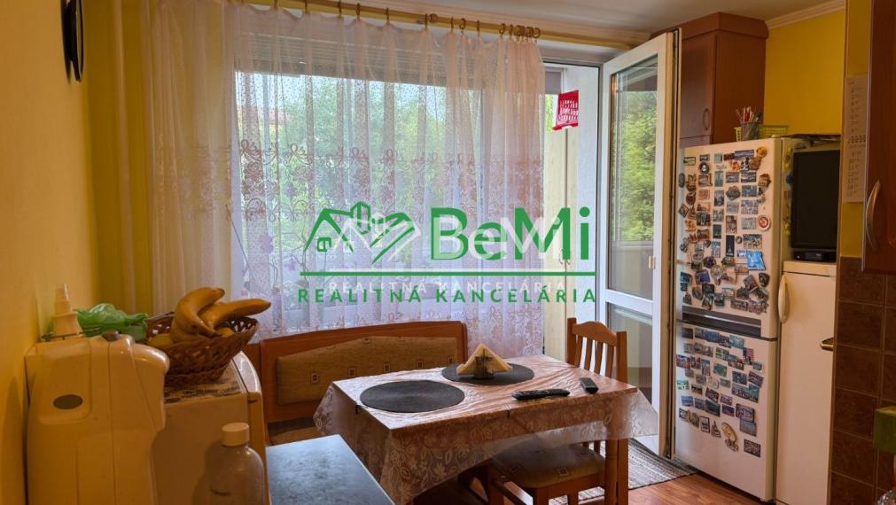 Predaný 3 izbovy byt s logiou na Komenského ulici na predaj