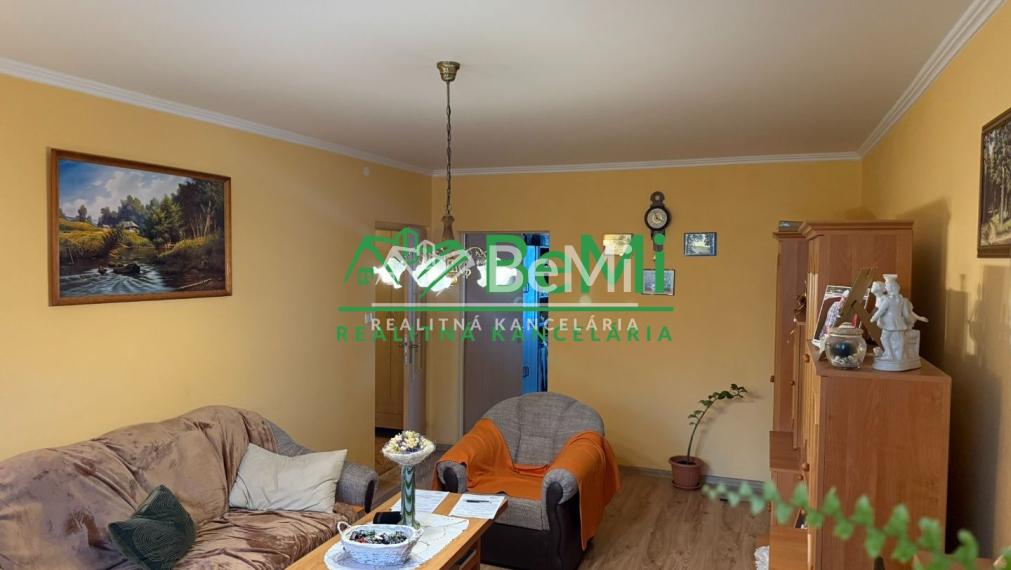 Predaný 3 izbovy byt s logiou na Komenského ulici na predaj