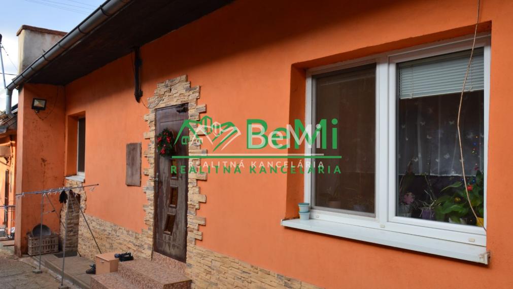 Zrekonštruované dve rodinné domy vedľa seba v obci Jelšava