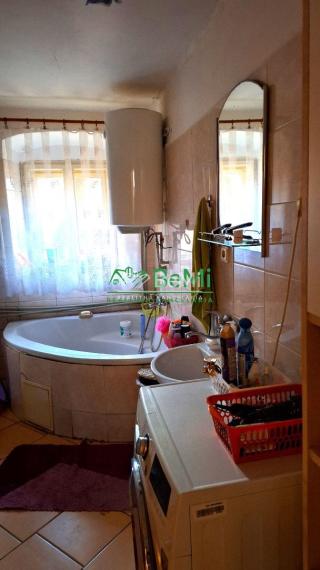 Zrekonštruované dve rodinné domy vedľa seba v obci Jelšava