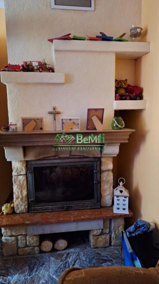 Zrekonštruované dve rodinné domy vedľa seba v obci Jelšava