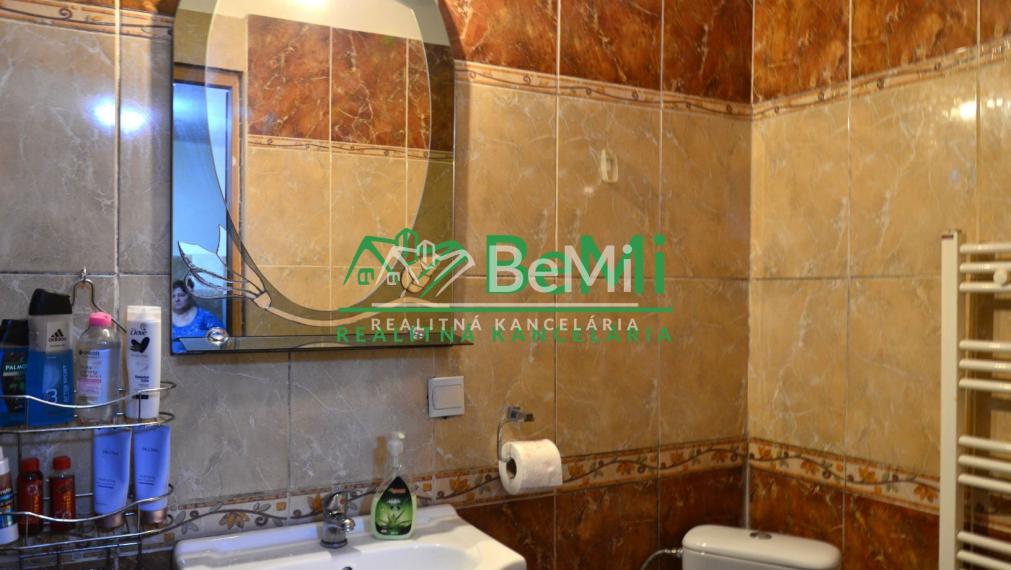 Zrekonštruované dve rodinné domy vedľa seba v obci Jelšava