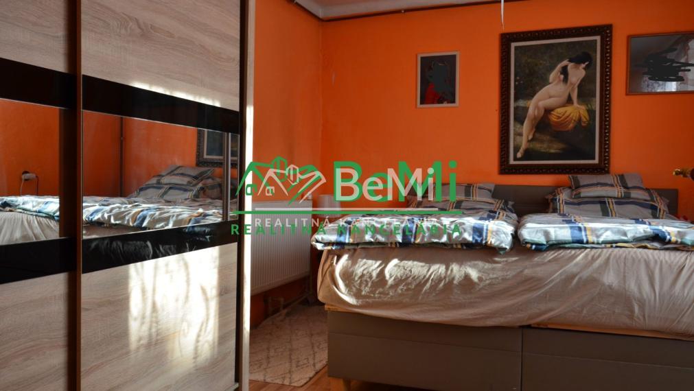 Zrekonštruované dve rodinné domy vedľa seba v obci Jelšava