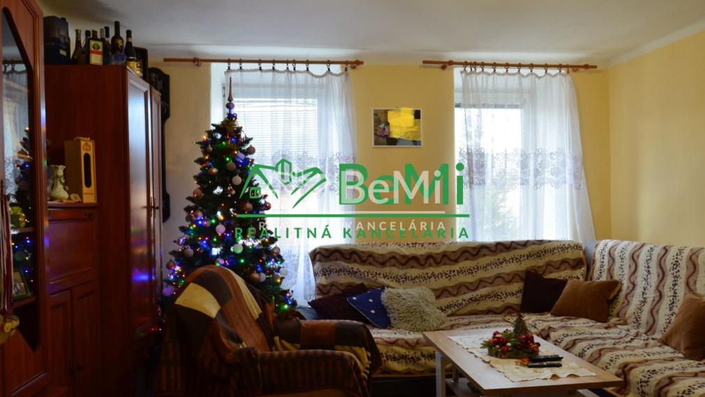 Zrekonštruované dve rodinné domy vedľa seba v obci Jelšava