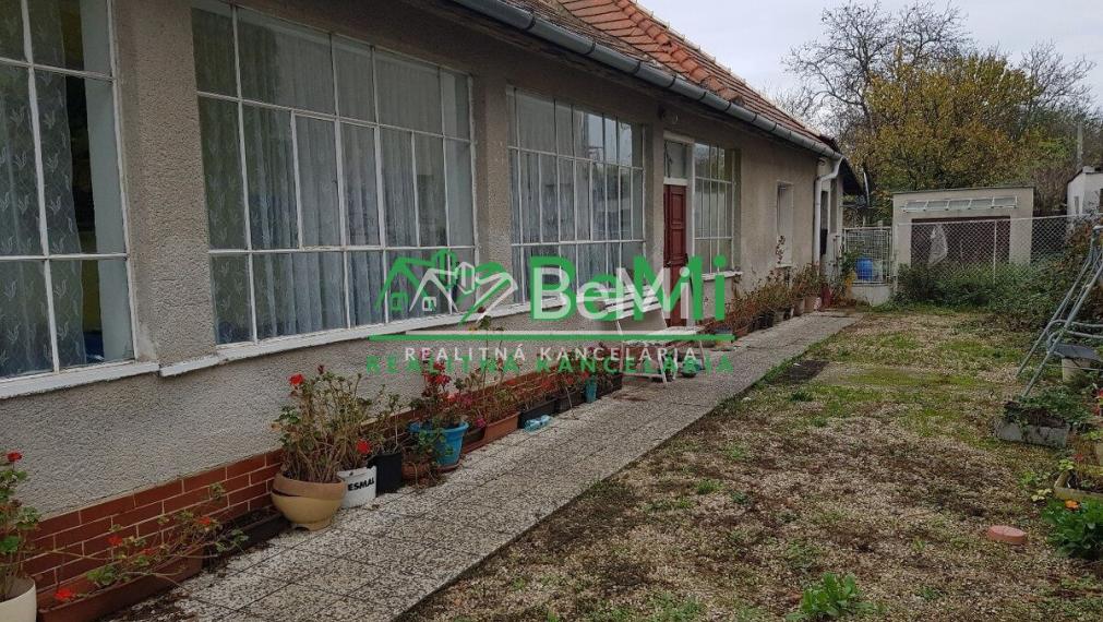 Predaj starší rodinný dom Vráble, NR (107-12-ERF)