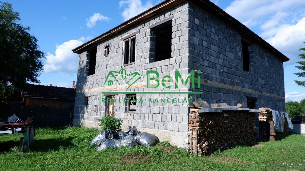 Pozemok s rozostavaným domom v Maďarsku- NA PREDAJ