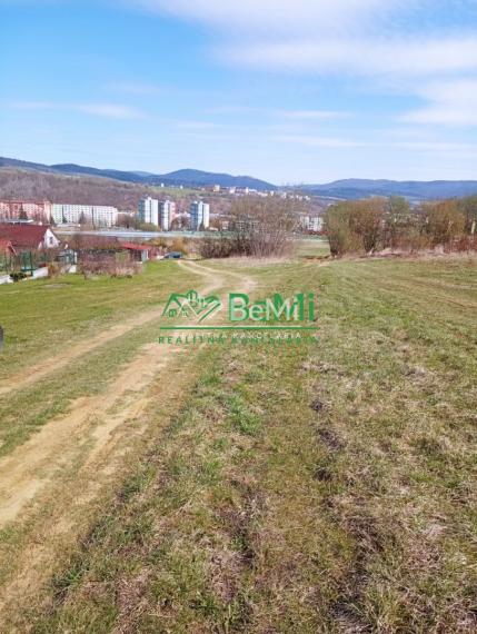 Na predaj rekreačný pozemok, so stavebným investičným potenciálom