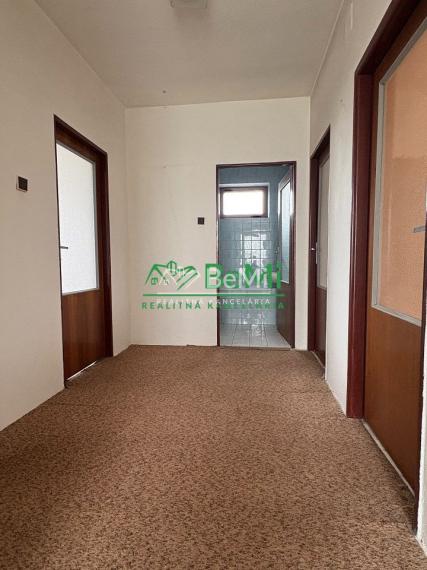 Predaj rodinného domu Urmince 109-12-ROCH