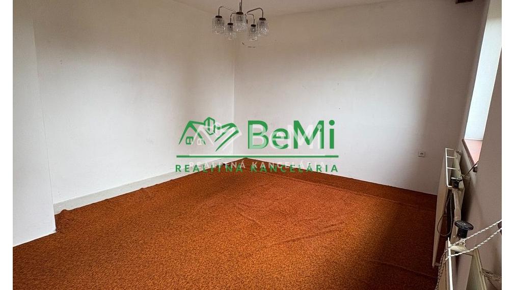 Predaj rodinného domu Urmince 109-12-ROCH