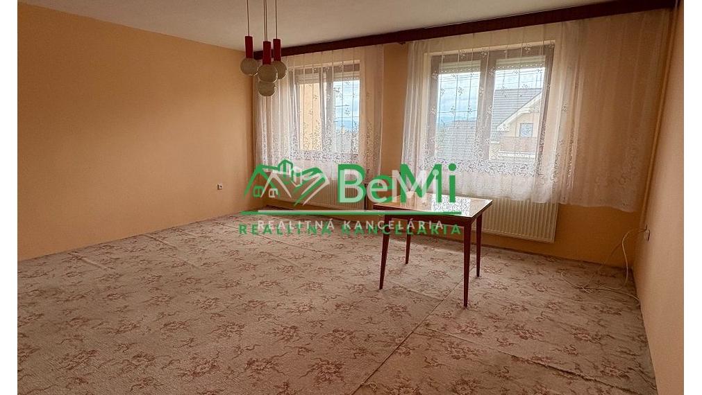 Predaj rodinného domu Urmince 109-12-ROCH