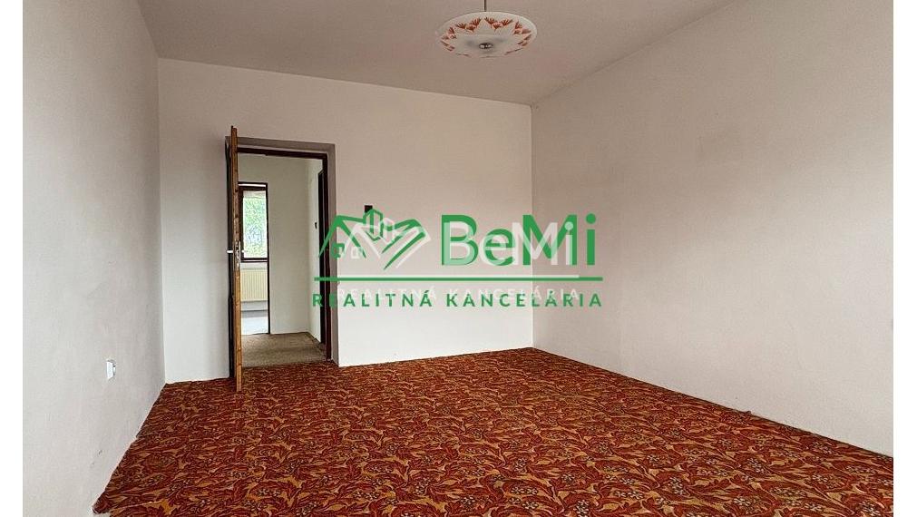 Predaj rodinného domu Urmince 109-12-ROCH