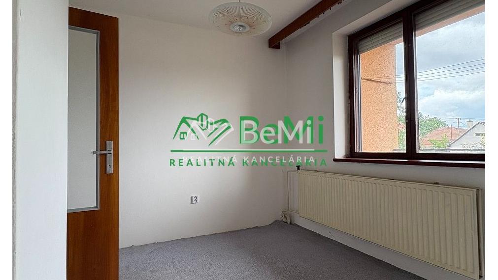 Predaj rodinného domu Urmince 109-12-ROCH