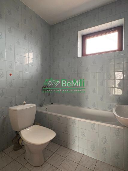 Predaj rodinného domu Urmince 109-12-ROCH