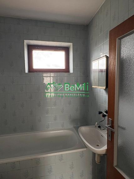 Predaj rodinného domu Urmince 109-12-ROCH