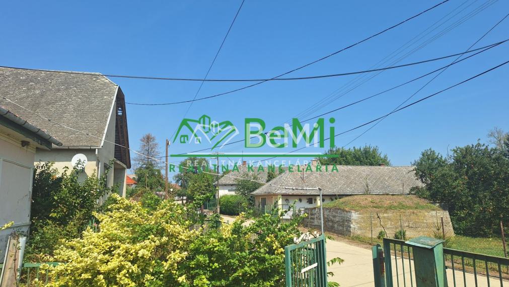 Dom so záhradou   vo výmere 2200 m2 Korlát-19900,-Eur