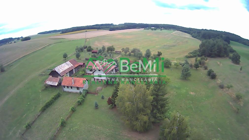 REZERVOVANÉ!!! Usadlosť s investičným pozemkom 018-12-MIKU