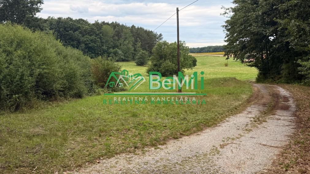 REZERVOVANÉ!!! Usadlosť s investičným pozemkom 018-12-MIKU