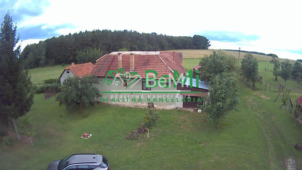 REZERVOVANÉ!!! Usadlosť s investičným pozemkom 018-12-MIKU