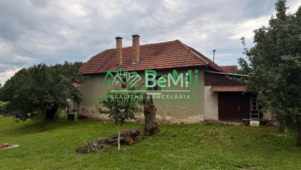 REZERVOVANÉ!!! Usadlosť s investičným pozemkom 018-12-MIKU