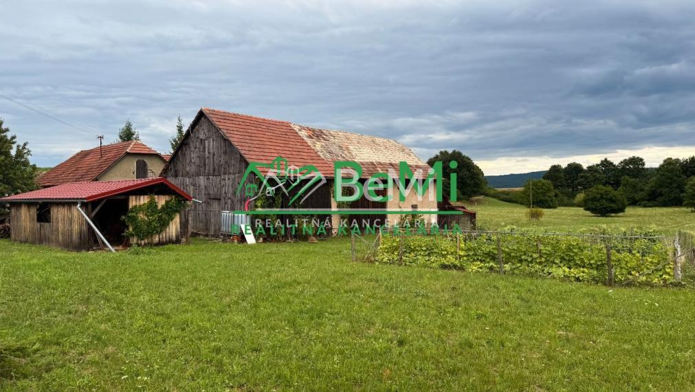 REZERVOVANÉ!!! Usadlosť s investičným pozemkom 018-12-MIKU