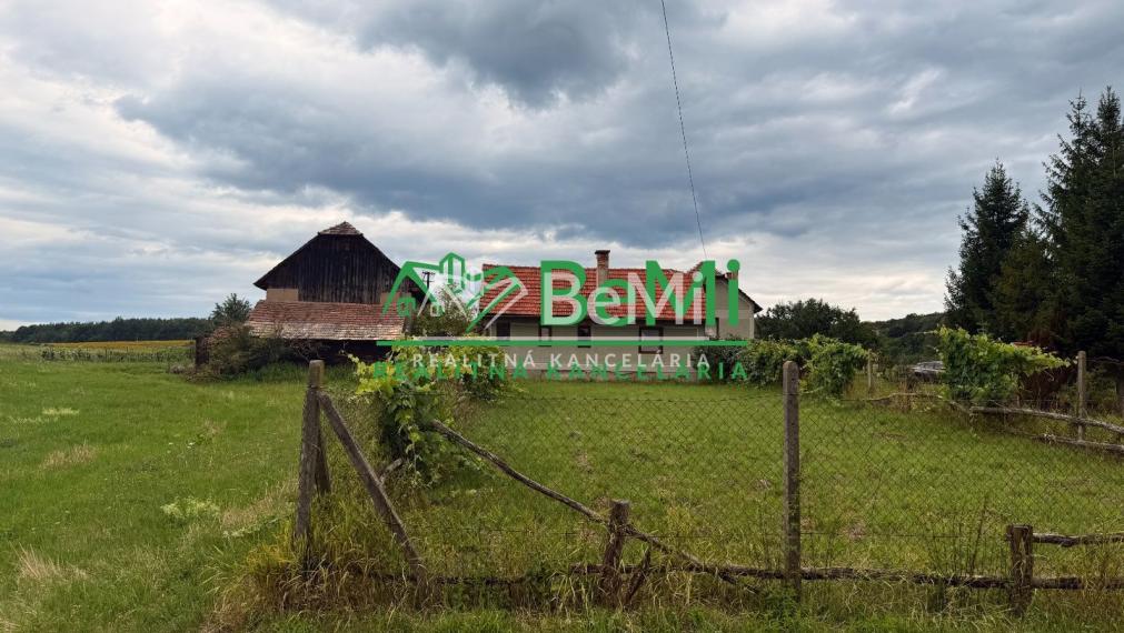 REZERVOVANÉ!!! Usadlosť s investičným pozemkom 018-12-MIKU