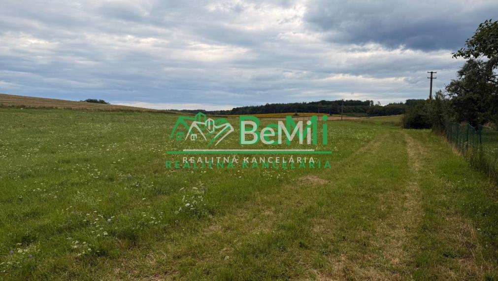 REZERVOVANÉ!!! Usadlosť s investičným pozemkom 018-12-MIKU