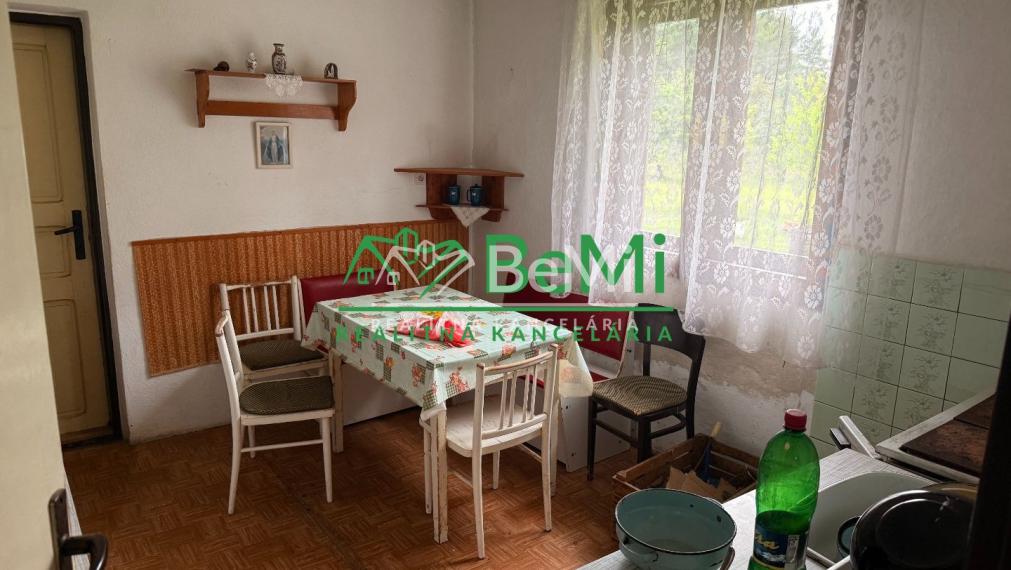 REZERVOVANÉ!!! Usadlosť s investičným pozemkom 018-12-MIKU