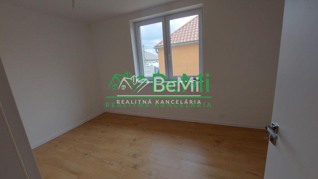 Predaj 4 izbový rodinný dom Nitra-Lužianky (227-12-JUF)