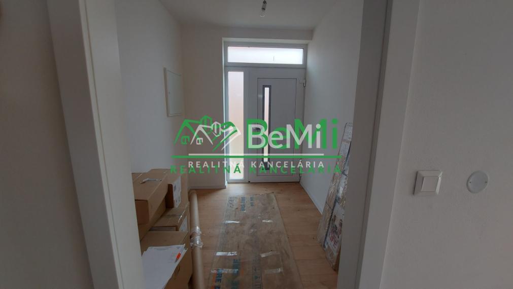 Predaj 4 izbový rodinný dom Nitra-Lužianky (227-12-JUF)