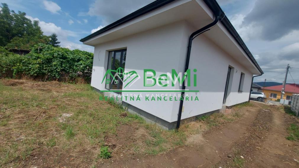 Predaj 4 izbový rodinný dom Nitra-Lužianky (227-12-JUF)