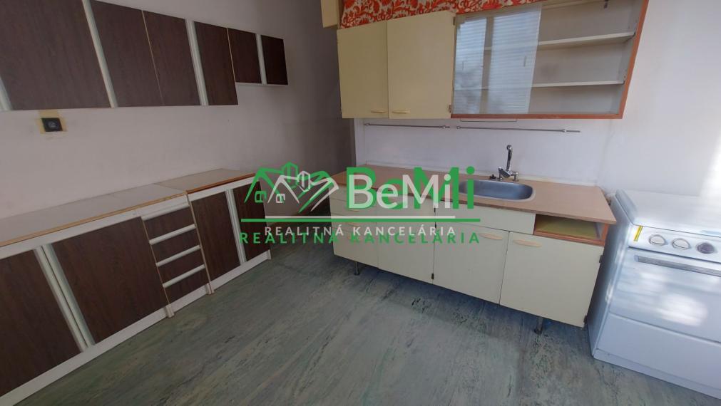 Predaj  4 izbový byt  NItra, pôvodný stav (229-114-JUF)