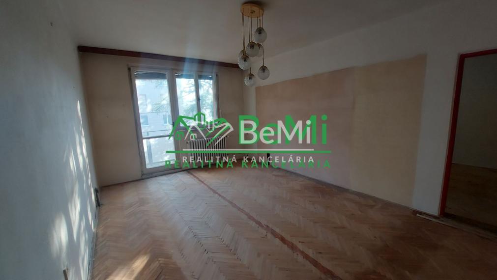 Predaj  4 izbový byt  NItra, pôvodný stav (229-114-JUF)