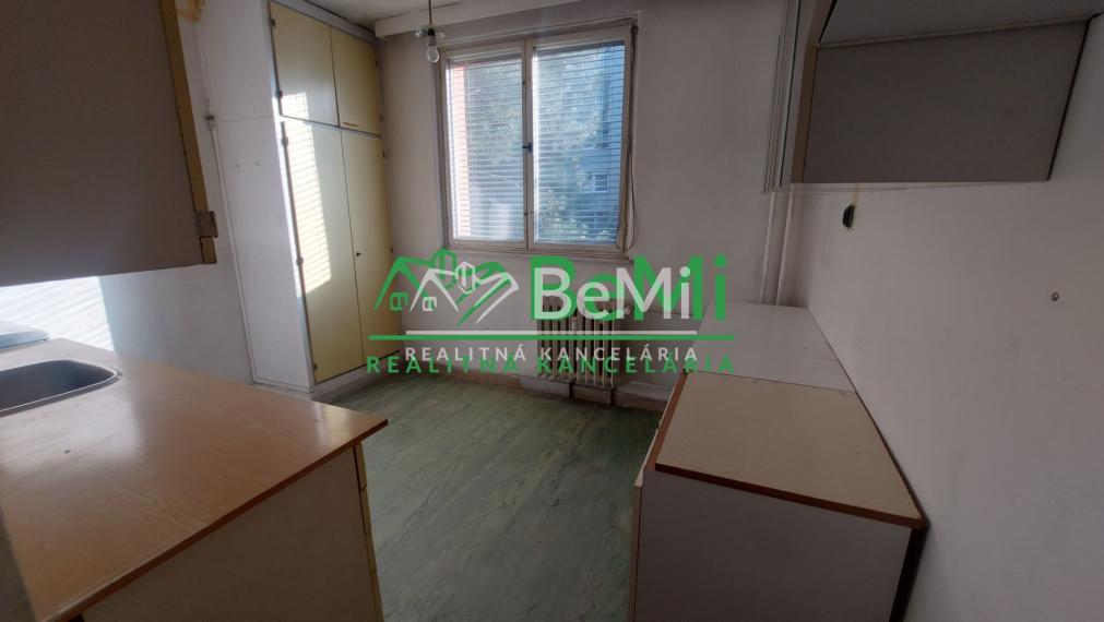 Predaj  4 izbový byt  NItra, pôvodný stav (229-114-JUF)