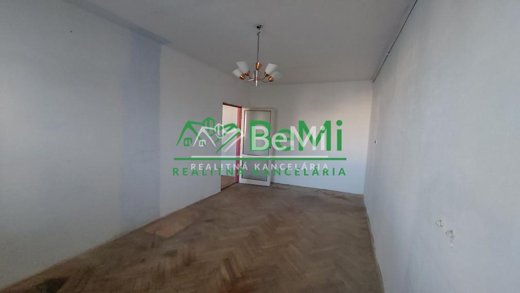 Predaj  4 izbový byt  NItra, pôvodný stav (229-114-JUF)