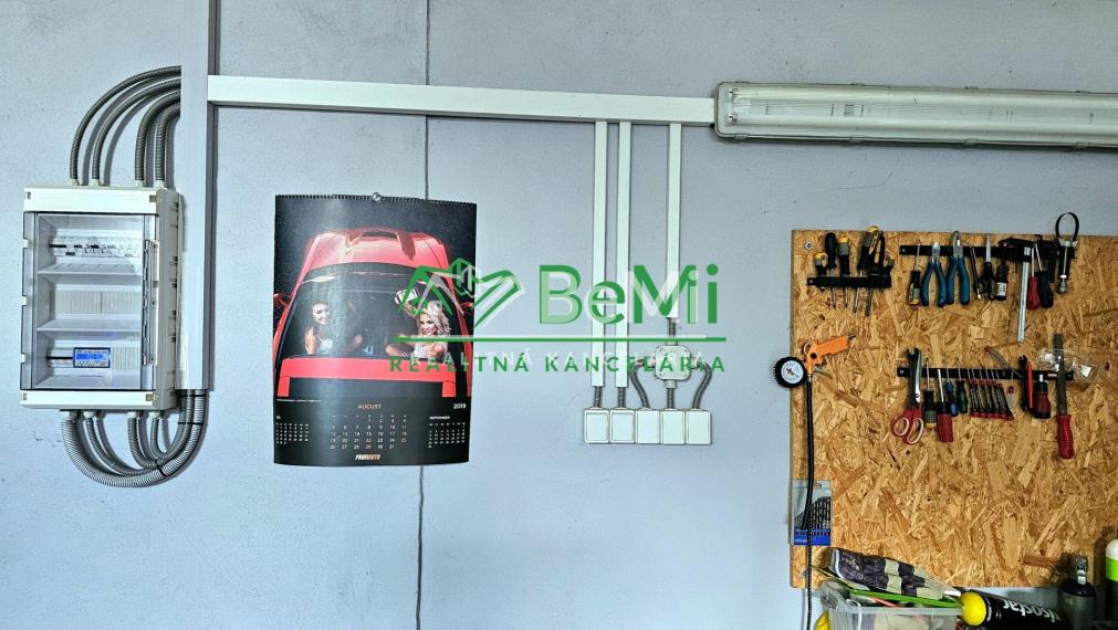 3-GARÁŽ/SKLAD 88m2 V CENTRE RIMAVSKÁ SOBOTA - NA PREDAJ