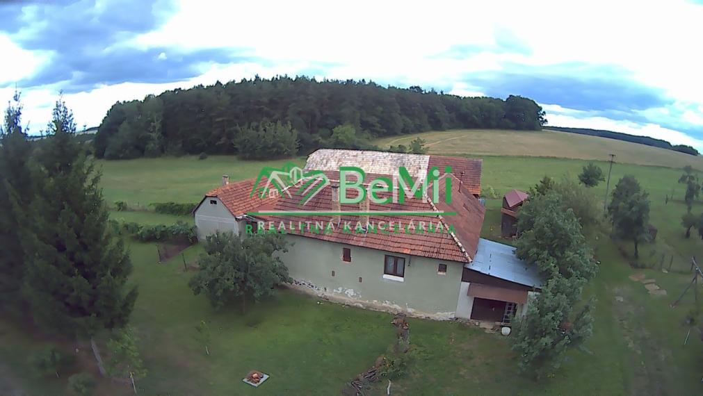 REZERVOVANÉ.Usadlosť s rekreačným pozemkom 018-014-MIKU