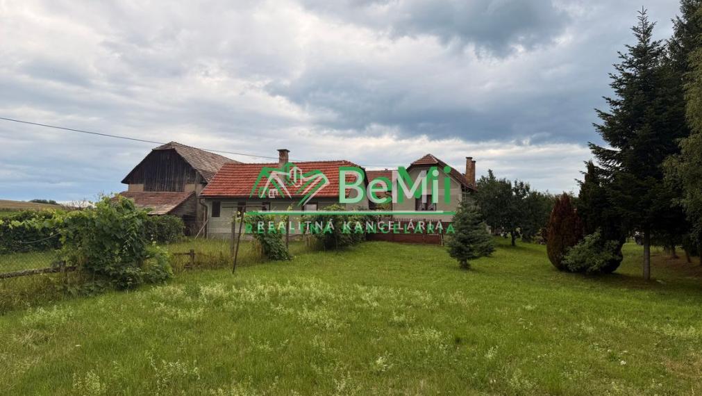 REZERVOVANÉ.Usadlosť s rekreačným pozemkom 018-014-MIKU