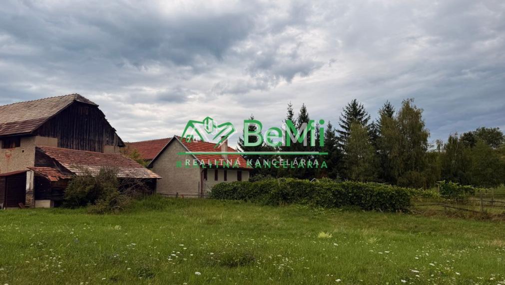 REZERVOVANÉ.Usadlosť s rekreačným pozemkom 018-014-MIKU